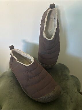 Keen Quilted Slip-On Slippers in Dark Brown